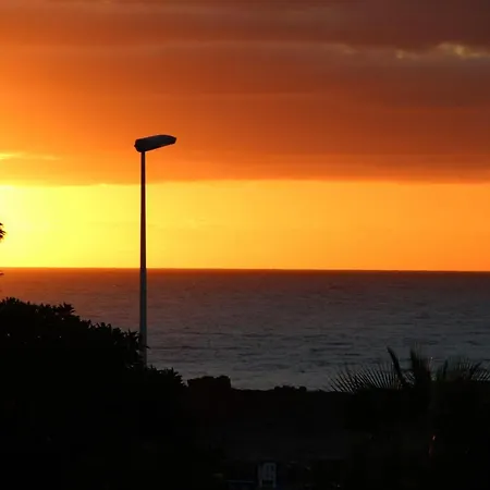 Sunny Duplex Martines אל מדאנו