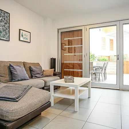 Sunny Duplex Martines *