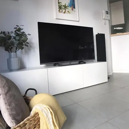 Sunny Duplex Martines Apartment