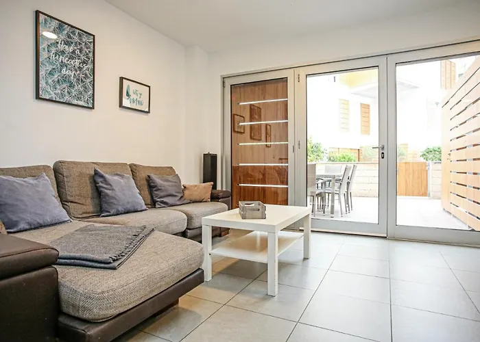 Sunny Duplex Martines *